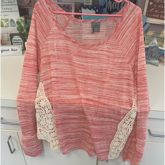 5 for $25- New Directions Pink and White Top size Large - Picture 8 of 15